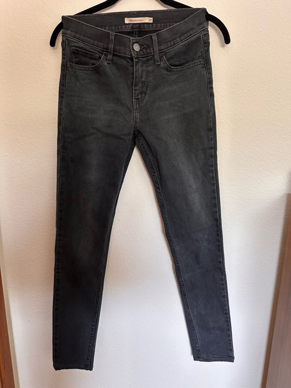 Levi's Women's Skinny Jeans in Charcoal Black Wash